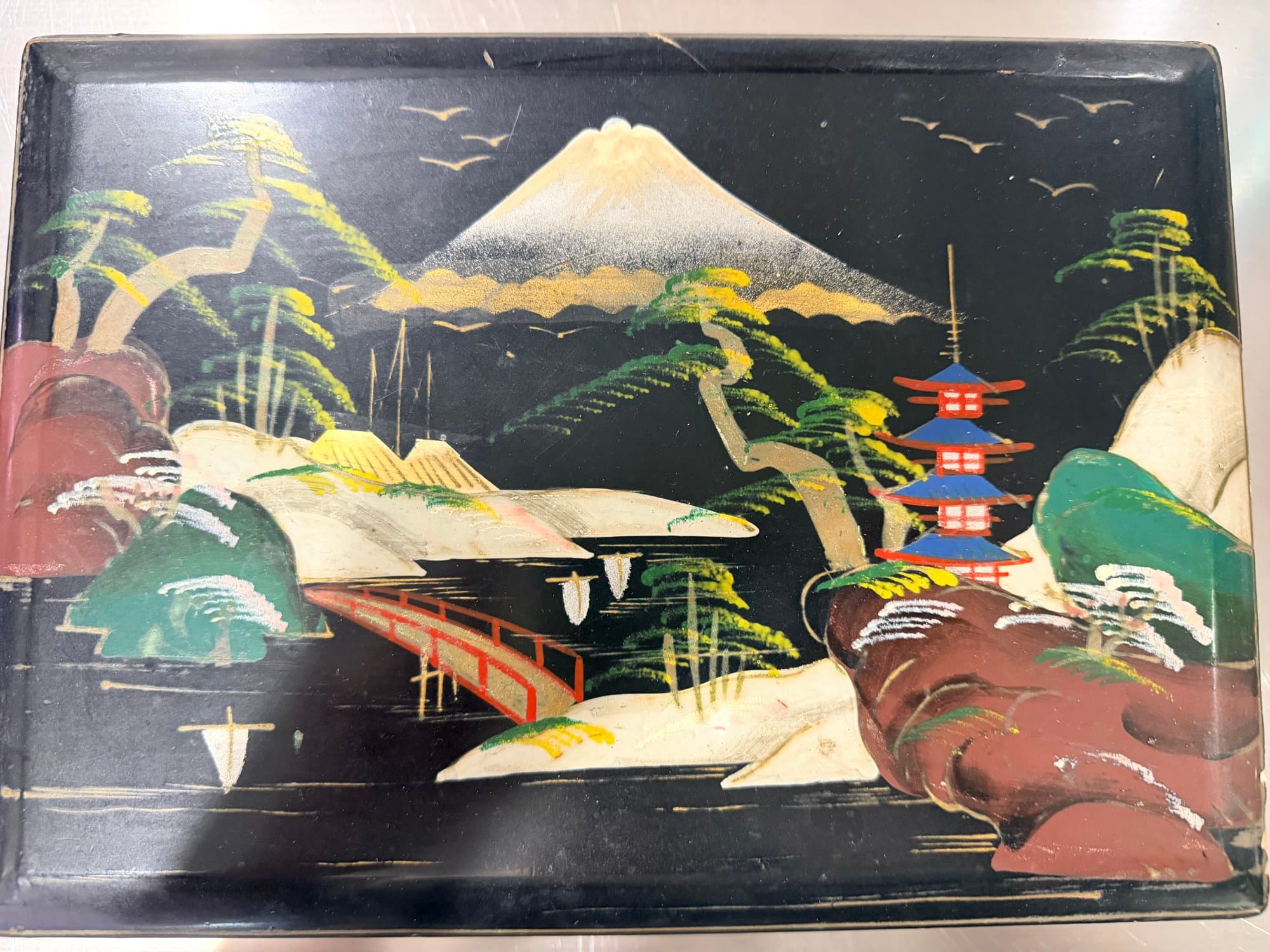 Vintage Japan hand painted lacquer box with Mount Fuji scene
