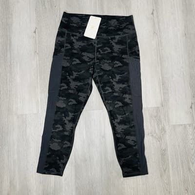 NWT Fabletics Camo Capri Leggings Size L 10-12