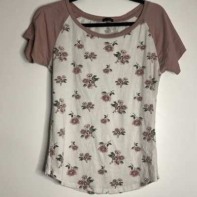 Mauve pink sleeves and floral tight fitting large shirt