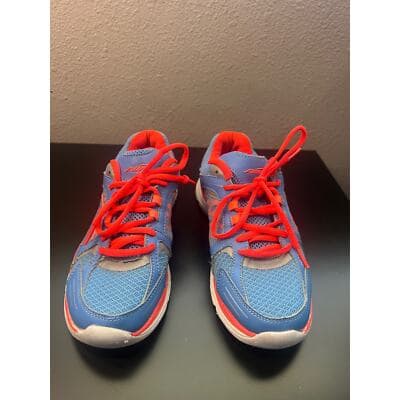 Avia women’s size 7.5 running/walking sneaker shoes