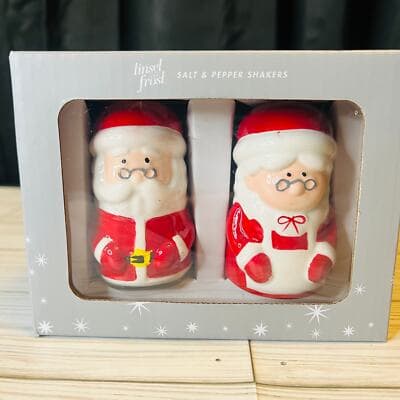 Santa And Mrs Clause Salt And Pepper Shaker