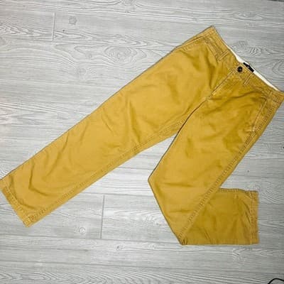 American eagle outfitters male boys/men’s size 30/32 tan/khaki pants