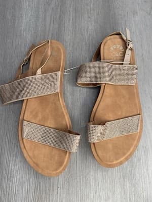 C&C California Flat Tan And Gold Rhinestone Womens Sandal Slides Size 10